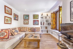Centrally located town house with various terraces close to the sea in Palma