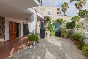 Country house located just on the outskirts of Pollença wthin easy walking distance to the town