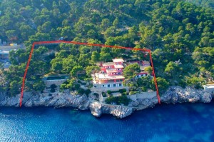Impressive waterfront villa for sale in Formentor with direct access to the sea, Pollensa,  North of Mallorca