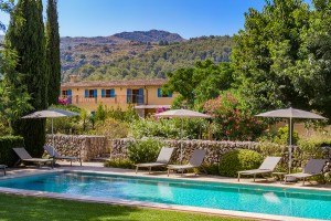 Organic farm with vineyard potential situated in an exclusive valley close to Pollensa