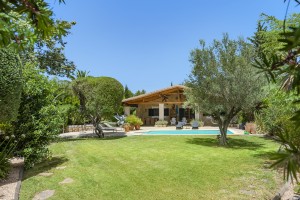 Exclusive 3-bedroom villa on a large residential plot near Pollensa