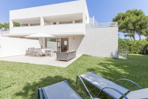 Fantastic villa with roof terrace in a prime position by the beach in Alcudia