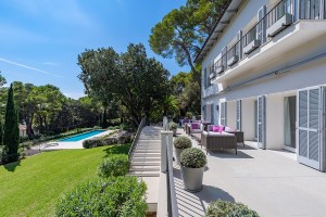 Majestic villa with sea views, only a few steps away from the sea in Formentor