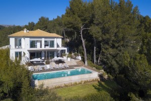 Modern villa for sale in Mallorca north with stunning views and holiday rental license