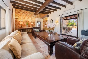 Rustic country villa with two guest apartments and immaculate gardens in Pollensa