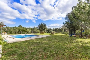Nordic-style villa with a large plot in a quiet residential area close to Pollensa