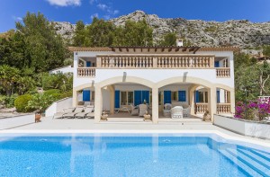 Attractive villa with stunning views in an exclusive location near Pollensa town
