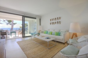 Luxury seafront apartment with direct access to the gorgeous beach in Puerto Alcúdia