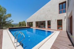 Stunning modern villa by the golf course with holiday rental license in Canyamel