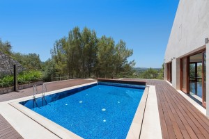 Stunning modern villa by the golf course with holiday rental license in Canyamel