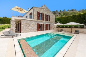 Wonderful modern villa with holiday rental license in prestigious Canyamel