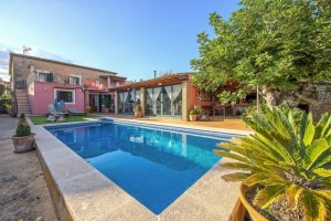 House with private pool and beautiful panoramic views in Establiments