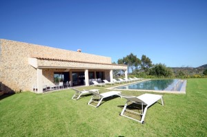 Exceptionally beautiful country house for sale between Alcudia and Pollensa