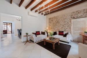 Simply lovely town house with a charming patio close to the main square in Pollensa
