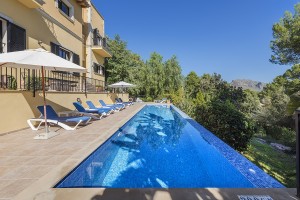 Impressive villa with rental license and views towards the bay in Puerto Pollensa