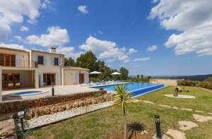 Beautiful country house with great views and fantastic outside space in Felanitx