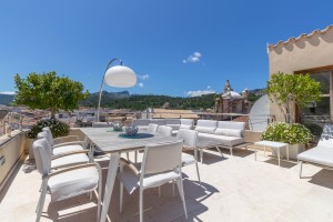 Luxurious four bedroom town house with pool and garage in Pollensa old town