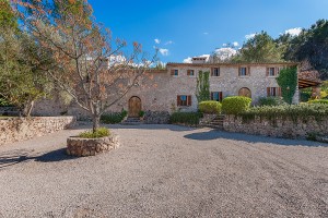 Outstanding country house with rental license and views of the mountains near Pollensa