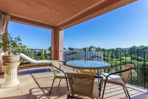 Luxury apartment in an exclusive community overlooking the golf course in Santa Ponça