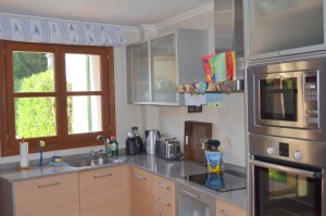Very comfortable house for sale in Puigpunyent with a well maintained garden