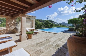 Fantastic Villa of natural stone for sale in Camp de Mar