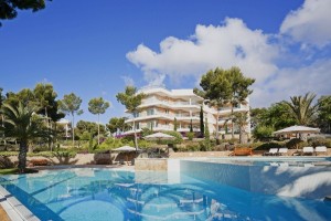 Beautiful garden apartment with sea views in Sol de Mallorca