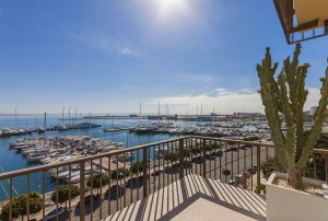 South facing apartment for sale at the Paseo Maritimo with exceptional sea views