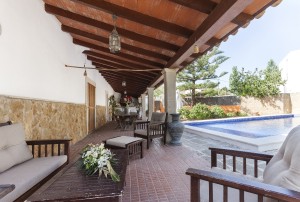 Impressive 100-year-old villa in a quiet area with 7 bedrooms and 5 bathrooms.