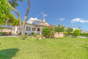 Mediterreanean style family villa overlooking Port Adriano