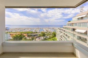 Apartment with views over the community garden, the port and the open sea