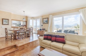 Duplex apartment with sea views in exclusive community in Santa Ponsa