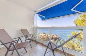 Beautiful frontline apartment with unobstructed sea views in Santa Ponsa