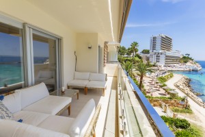Large apartment with views and direct access to the sea 20 minutes away from Palma