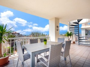 Large penthouse with private roof top terrace in Ciudad Jardín