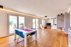 Garden apartment with sea views in Cas Catala