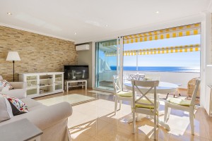 Frontline apartment offering beautiful views and direct sea access in Torrenova