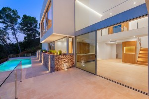 Designer villa in an elevated position within easy reach of Palma