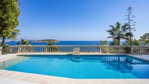 Luxury villa with private pool, roof terrace and direct sea access in Cala Vinyes