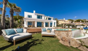 Breath-taking, seafront villa with infinity pool in Santa Ponsa