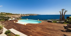 Breath-taking, seafront villa with infinity pool in Santa Ponsa