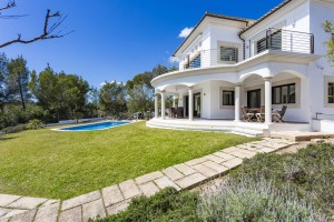 Villa with panoramic views towards the sea and the forest in Cala Vinyas