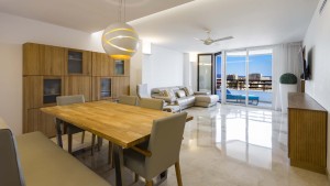 Large renovated apartment with sea views, lift and parking in Palma