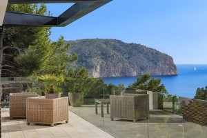Recently completed sea view villa with guest apartment in Camp de Mar, Andratx