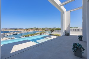 Luxurious villa with stunning views of the sea and marina in Port Adriano