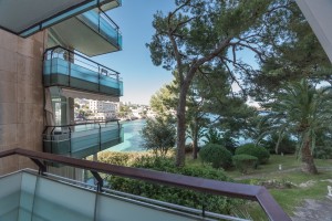 Modern, frontline apartment with amazing views in Illetas