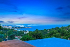 Villa with luxury design and views of the bay of Palma in Bendinat