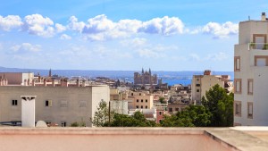 Delightful townhouse with garage and community pool in central Palma