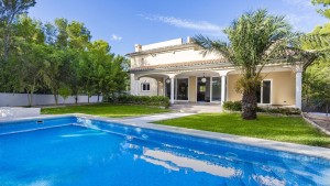 Spacious villa with easy maintained garden and heated pool to enjoy in Sol de Mallorca