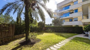 Garden apartment with private garden and access to communal pools in Sol de Mallorca