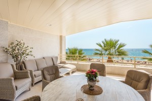 Four bedroom sea front apartment in an exclusive area of Portixol